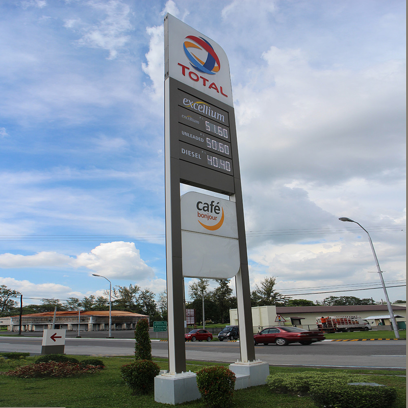 Outdoor Modern Pylon Signs Free standing Stainless Steel for 4S Store Parking Lot